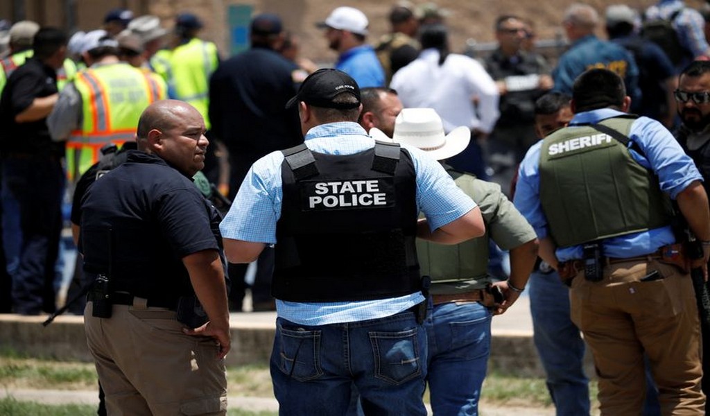 Atacante mata a 14 estudiantes y un profesor en una primaria en Texas