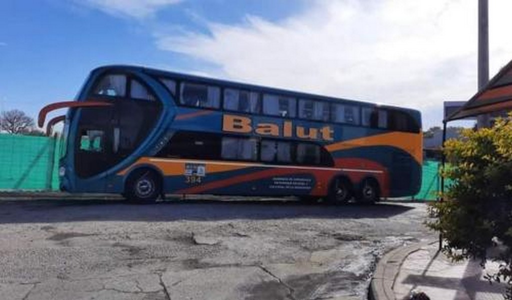 En Güemes hallaron a un pasajero sin vida en un colectivo 