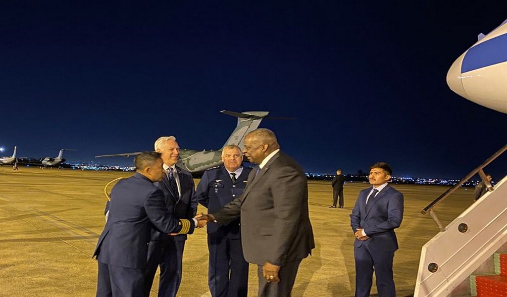 En Brasil, el jefe del Pentágono dice que los militares deben estar bajo control civil