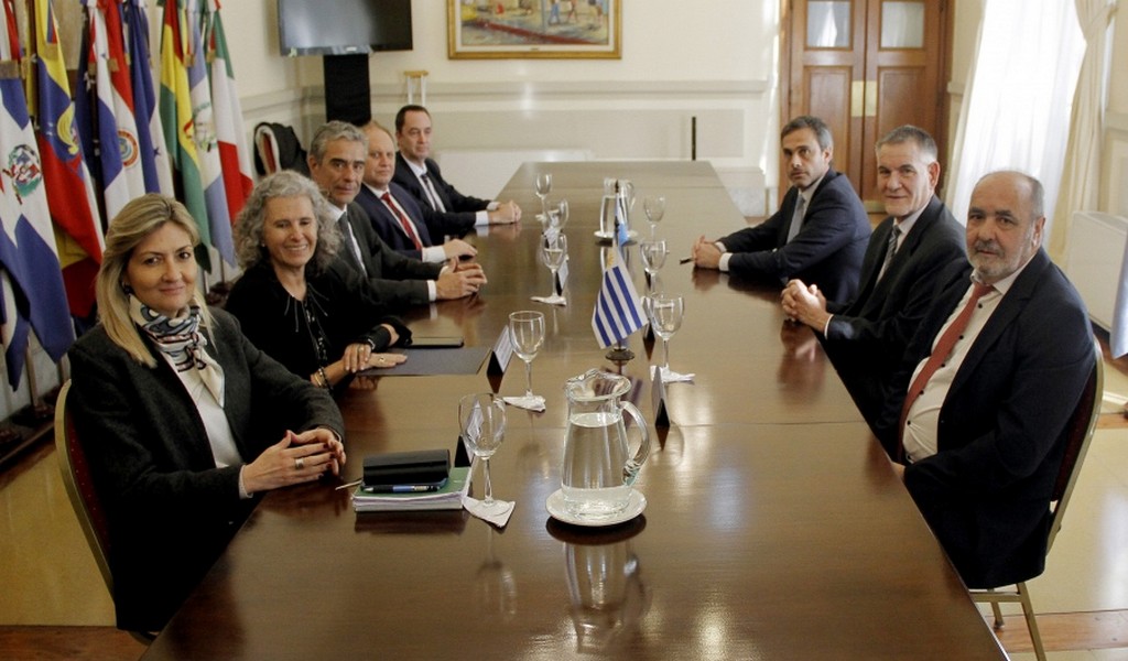 Argentina y Uruguay firmaron un convenio para facilitar el comercio global
