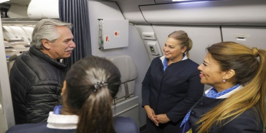 El Presidente regresa de su gira por Francia y el G20 en Indonesia
