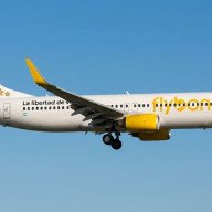 Flybondi, entre la “libertad” empresarial y una crisis que deja trabajadores y pasajeros en el aire