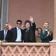 Libertarios felices con Santiago Caputo en el balcón: 