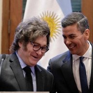 El Gobierno cruzó a los exportadores y negó una suba del peaje en la Hidrovía por la privatización de Milei