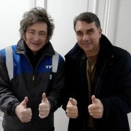 Milei se bajó de la cumbre de Mercosur y recibió a Flavio Bolsonaro en Olivos