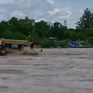 La crecida del río Bermejo produjo un choque de chalanas
