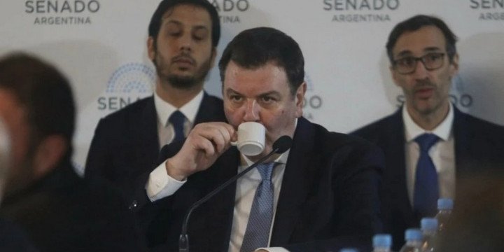 Lijo avanza con la indagatoria a Adorni y preocupa a los hermanos Milei