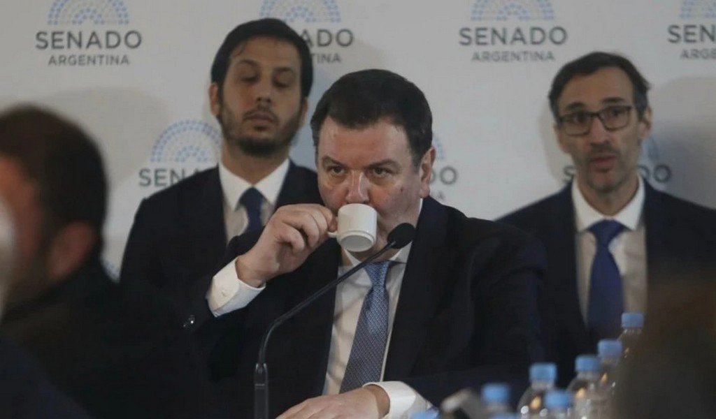 Lijo avanza con la indagatoria a Adorni y preocupa a los hermanos Milei