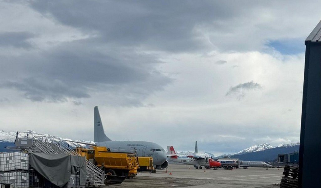 Milei tuvo que suspender la caminata en Ushuaia por protestas y falta de gente