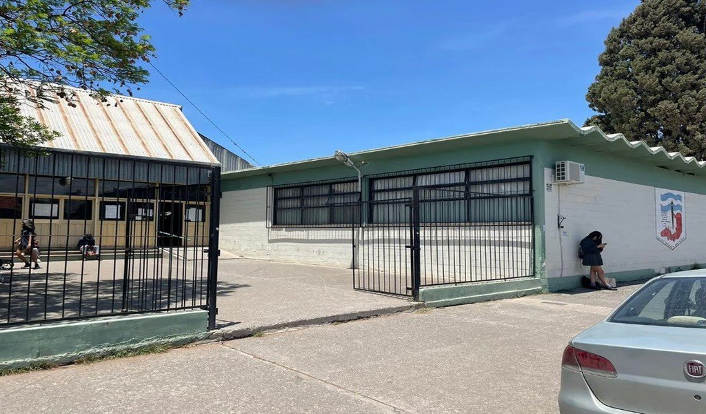 Tras las amenazas, habrá consigna policial fija en el Colegio Aráoz