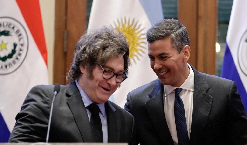 El Gobierno cruzó a los exportadores y negó una suba del peaje en la Hidrovía por la privatización de Milei