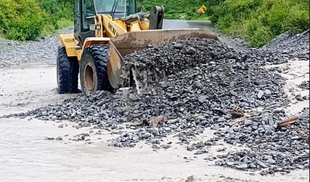 Tras tareas de despeje, habilitan el tránsito en RN 51 y piden extrema precaución