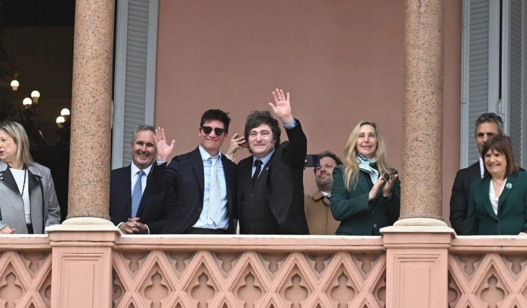 Libertarios felices con Santiago Caputo en el balcón: "Vamos a estar en las listas"